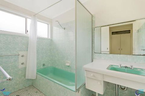 22 Dulling Street Beach House - Schoolies Week Accommodation 4