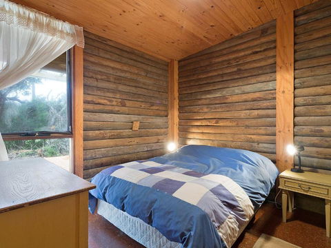 98 Ocean Parade Rustic Log Cabin - Schoolies Week Accommodation 5