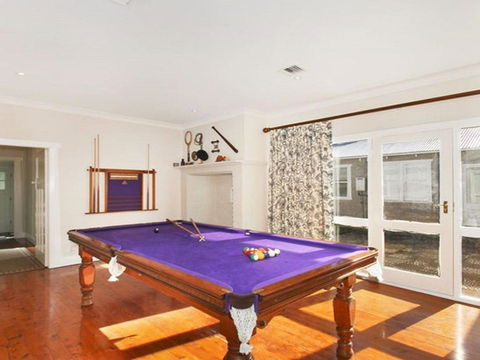 Robin Hill Manor Rambling Retreat & Tennis Court - Schoolies Week Accommodation 3