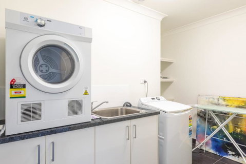 Casa Del Mar House Of The Sea - Schoolies Week Accommodation 1