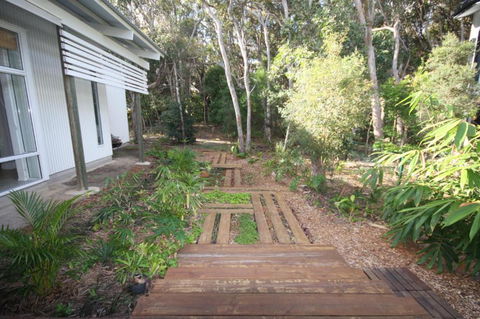 15 Belle Court Modern Architect Designed Open Plan Holiday Home With Outdoor Shower - Schoolies Week Accommodation 2