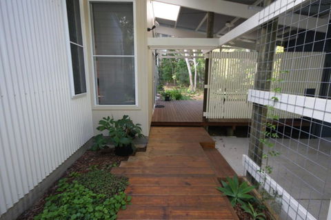 15 Belle Court Modern Architect Designed Open Plan Holiday Home With Outdoor Shower - Schoolies Week Accommodation 6