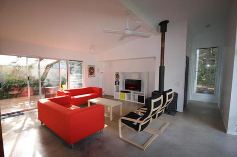 15 Belle Court Modern Architect Designed Open Plan Holiday Home With Outdoor Shower - Schoolies Week Accommodation 4