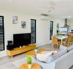 AIRLIE BEACH Delight. Hop skip jump to everything - Schoolies Week Accommodation