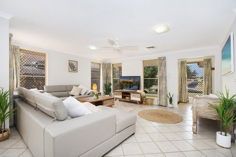 Kailani Beach House - Schoolies Week Accommodation 0