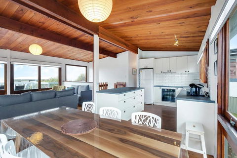 17 Dulling Street Beach House - Schoolies Week Accommodation 3
