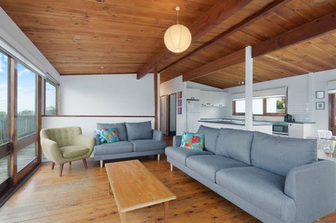 17 Dulling Street Beach House - Schoolies Week Accommodation 5