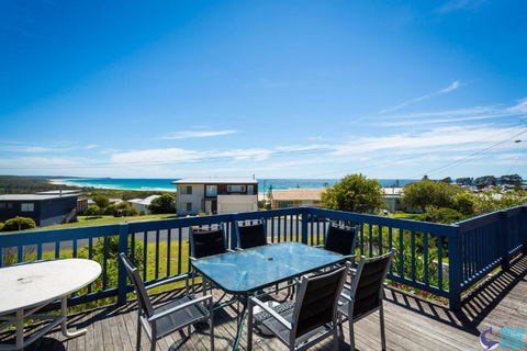 17 Dulling Street Beach House - Schoolies Week Accommodation 6