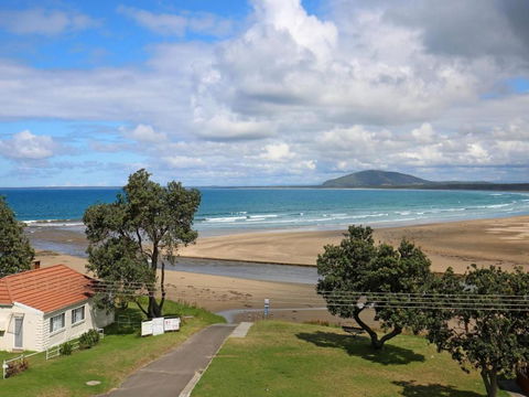 The Rotunda At Gerroa Pet Friendly Beachfront - Schoolies Week Accommodation 4