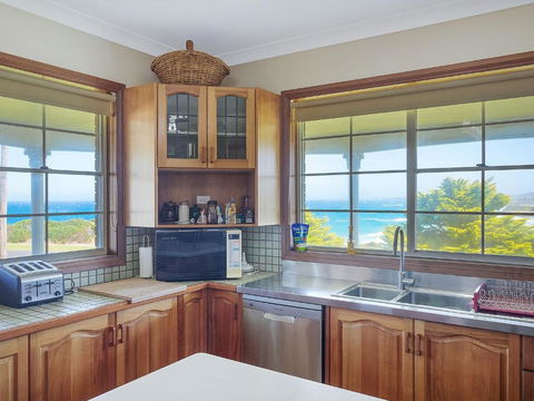 120 Ocean Parade Dalmeny - Schoolies Week Accommodation 1