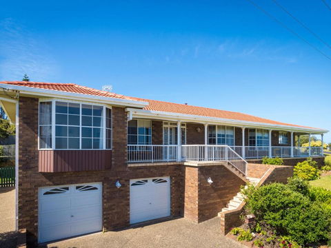 120 Ocean Parade Dalmeny - Schoolies Week Accommodation 2