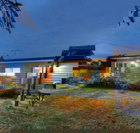 Castaway Cottage - Essentially Tas - Schoolies Week Accommodation