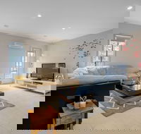 Gorgeous 4BR Home in Point Cook - Schoolies Week Accommodation
