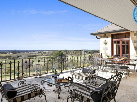 Kilburn Views As Far As The Eyes Can See - Schoolies Week Accommodation 5