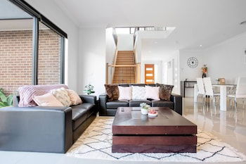 Stunning 3beds Near Knox Shopping Centro@wantirna - Schoolies Week Accommodation 0