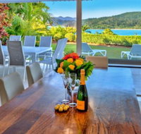 Bella Vista East 3 Luxury Ocean Views Large Flat Grassed Area  Buggy - Schoolies Week Accommodation
