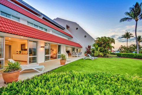 Bella Vista East 3 Luxury Ocean Views Large Flat Grassed Area + Buggy - Schoolies Week Accommodation 2