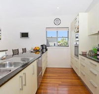 Papaya House - Schoolies Week Accommodation