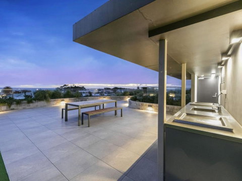 SEA TEMPLE MORNINGTON - Schoolies Week Accommodation 6