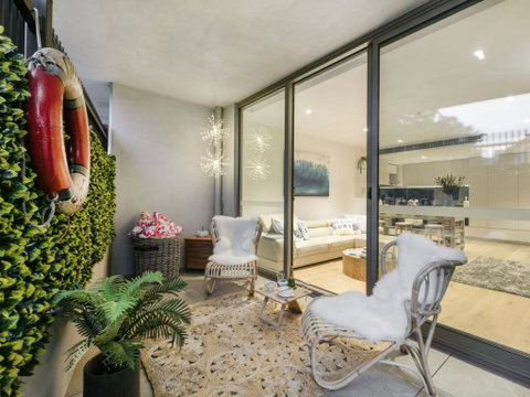 SEA TEMPLE MORNINGTON - Schoolies Week Accommodation 2