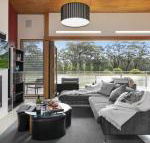 Casa sul lago quite simply a very special place - Schoolies Week Accommodation