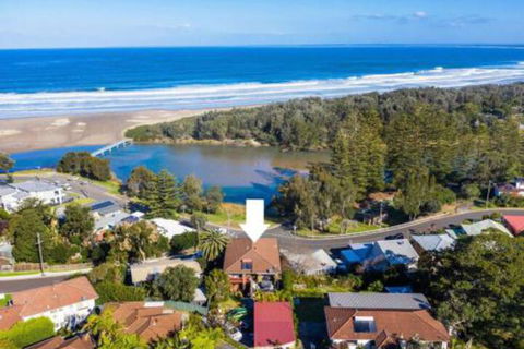 Seven Smiles Riverside Location & Ocean Views - Schoolies Week Accommodation 2