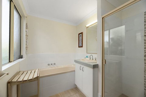 Fabulous Pet Friendly Family Home - 3 Carribean Court - Schoolies Week Accommodation 2