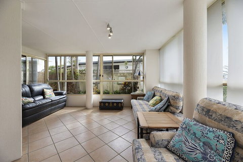 Fabulous Pet Friendly Family Home - 3 Carribean Court - Schoolies Week Accommodation 7