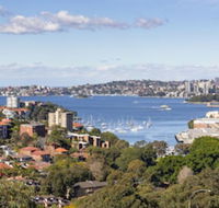 2 Bdrm North Sydney with harbour views - Schoolies Week Accommodation