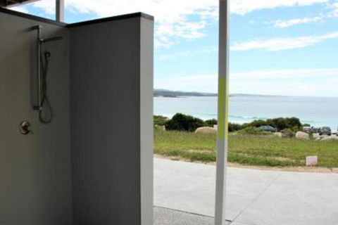 BEACHHOUSE BINALONG Luxury Waterfront Holiday House At Bay Of Fires - Schoolies Week Accommodation 0