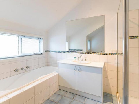 EVERGREEN BEACH HOUSE - Schoolies Week Accommodation 1
