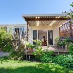 METRES TO THE BEACH MORNINGTON - Schoolies Week Accommodation 0