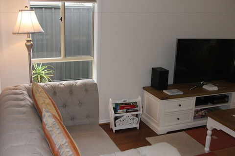 C And C Tanunda - Schoolies Week Accommodation 6