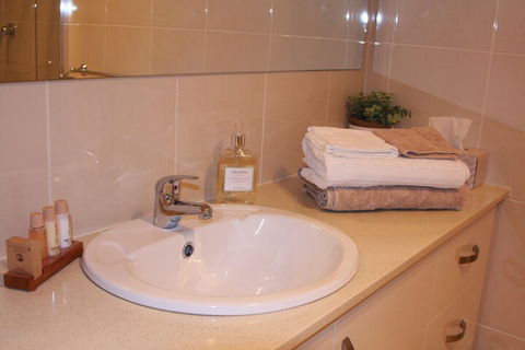 C And C Tanunda - Schoolies Week Accommodation 7