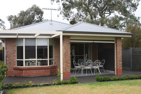 C And C Tanunda - Schoolies Week Accommodation 2