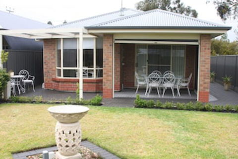 C And C Tanunda - Schoolies Week Accommodation 0