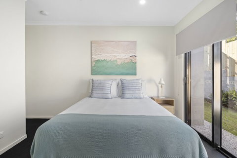 Daydream Spcaious & Comfortable With Water Views - Schoolies Week Accommodation 4