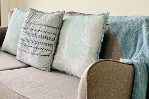 Daydream Spcaious & Comfortable With Water Views - Schoolies Week Accommodation 6