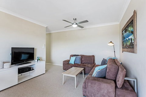 Adriana 10 / 83 Ronald Avenue - Schoolies Week Accommodation 3