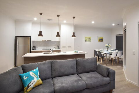 Boats And Bedzzz Houseboat Stays & Renmark River Villas - Schoolies Week Accommodation 7