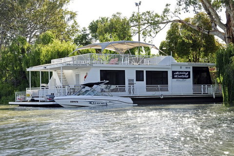 Boats And Bedzzz Houseboat Stays & Renmark River Villas - Schoolies Week Accommodation 1