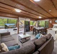 Boats And Bedzzz Houseboat Stays  Renmark River Villas - Schoolies Week Accommodation