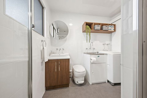 Boats And Bedzzz Houseboat Stays & Renmark River Villas - Schoolies Week Accommodation 2
