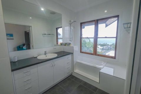 Absolute Airlie Central Airlie Beach - Schoolies Week Accommodation 6