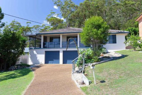 Kallaroo Street 3 Corlette - Schoolies Week Accommodation 5