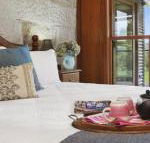 CHRISTOPHERS COTTAGE - Schoolies Week Accommodation
