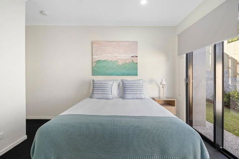 DAYDREAMING Airlie Beach Water Views & Only 200m To Boardwalk. - Schoolies Week Accommodation 3