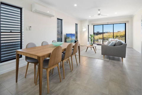 DAYDREAMING Airlie Beach Water Views & Only 200m To Boardwalk. - Schoolies Week Accommodation 5