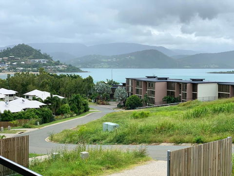 DAYDREAMING Airlie Beach Water Views & Only 200m To Boardwalk. - Schoolies Week Accommodation 2