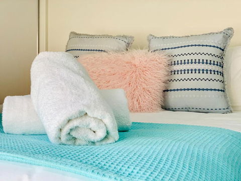 DAYDREAMING Airlie Beach Water Views & Only 200m To Boardwalk. - Schoolies Week Accommodation 6